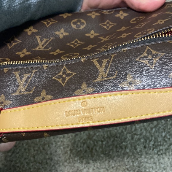 Louis V purse - Picture 10 of 11